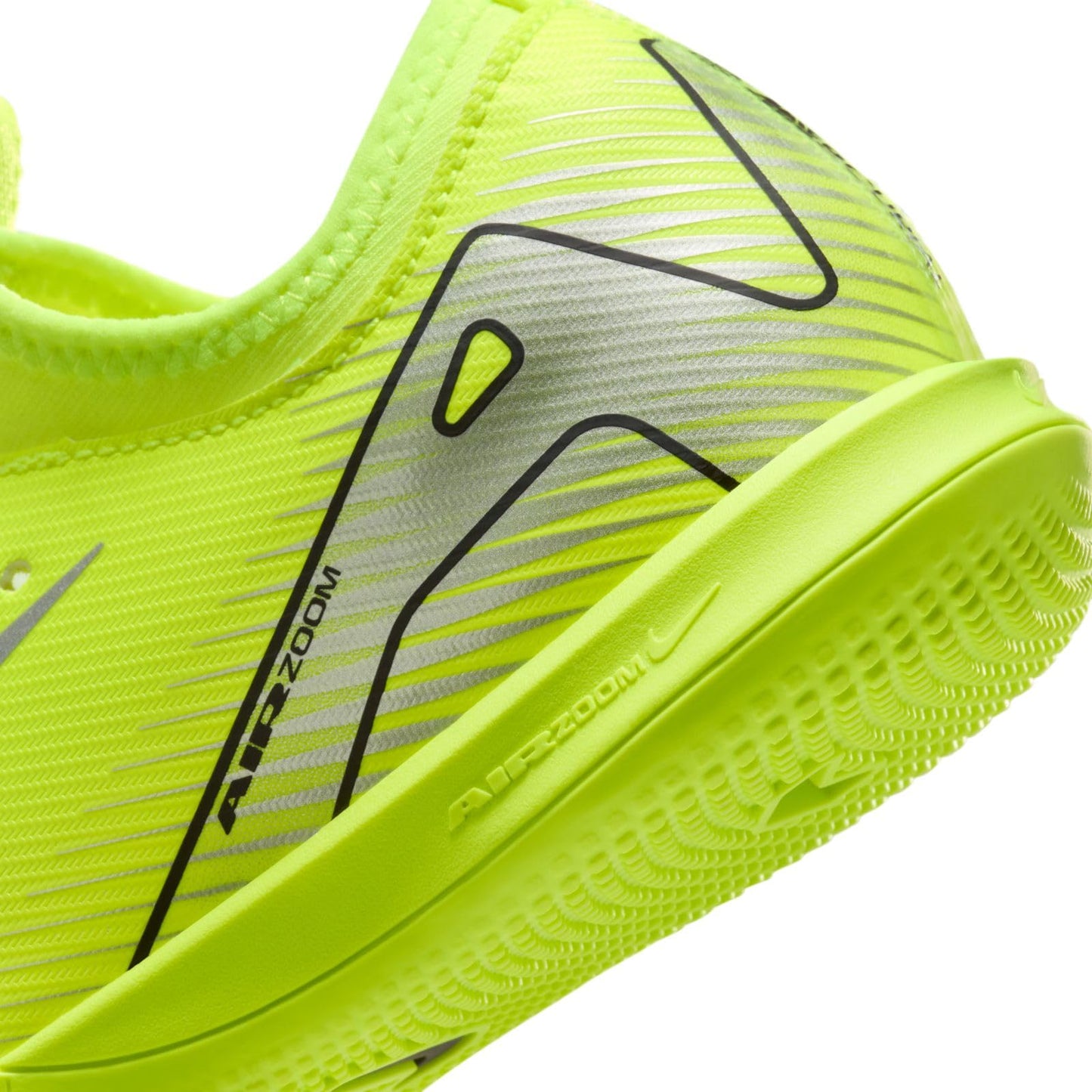 Nike Jr. Mercurial Vapor 16 Academy Little/Big Kids' IC Low-Top Soccer Shoes (FQ8411-700, Volt/Black) Size 3.5