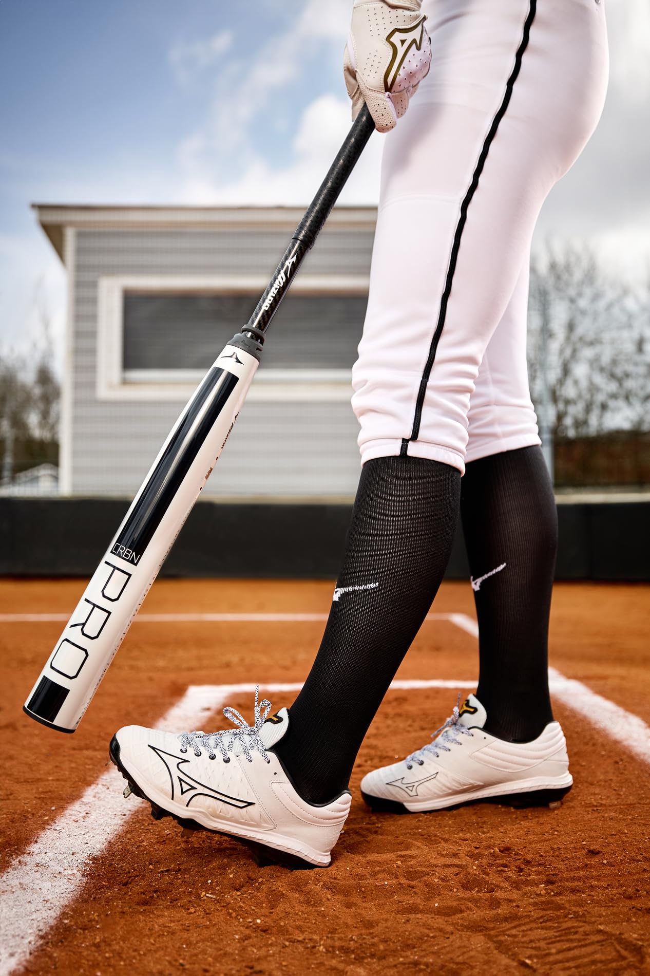Mizuno Pro FP Low Women's Metal Fastpitch Cleat, White/Silver, 6.5