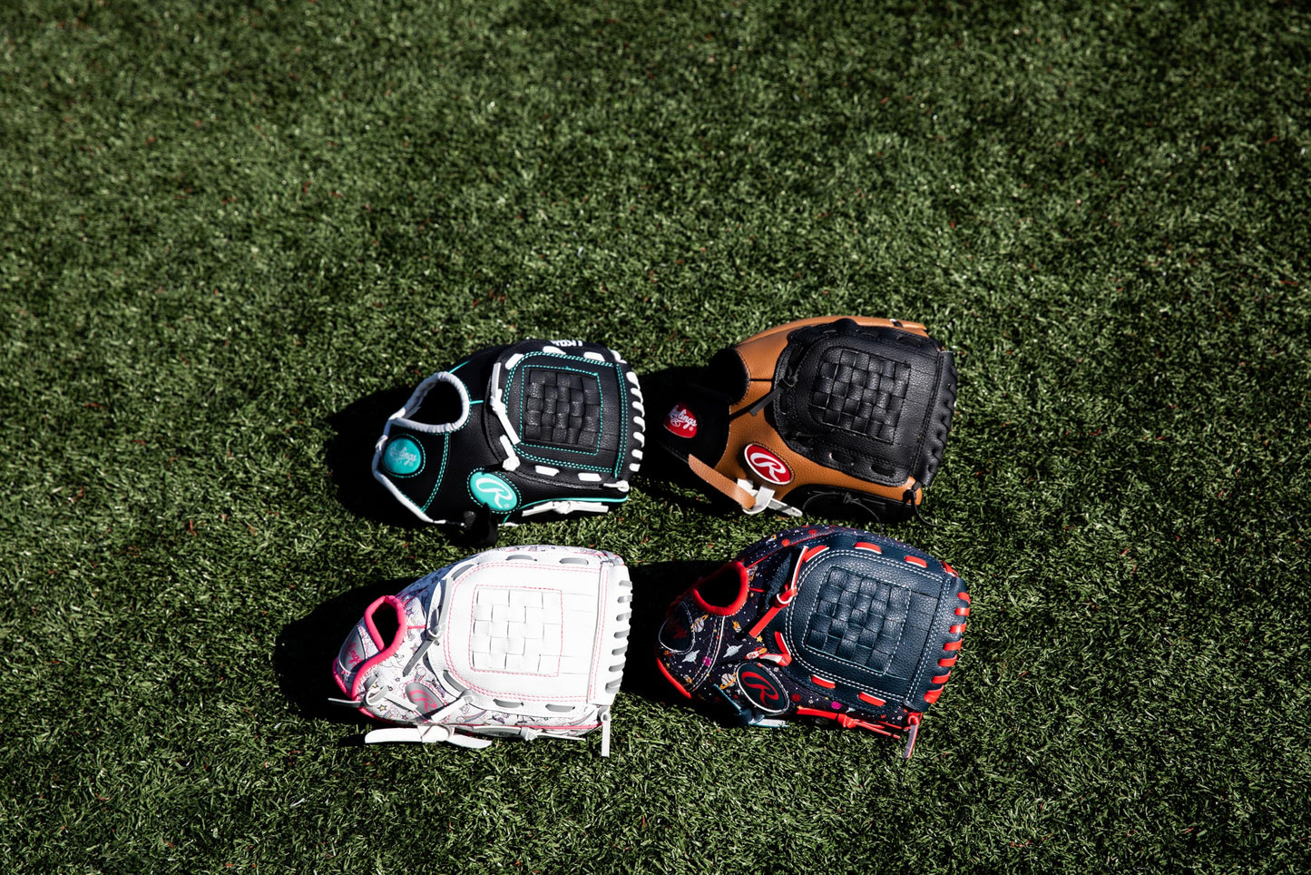Rawlings | PLAYERS SERIES Youth Softball Glove | Right Hand Throw | 10" - Basket Web | White/Unicorn